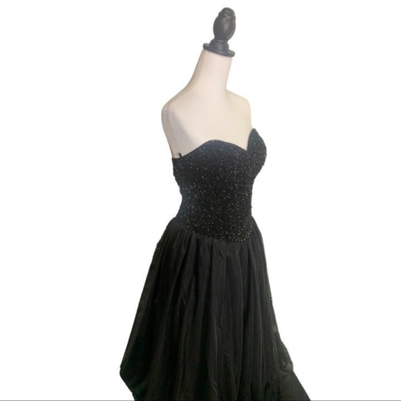 Beautiful ball gown dress - Picture 3 of 5